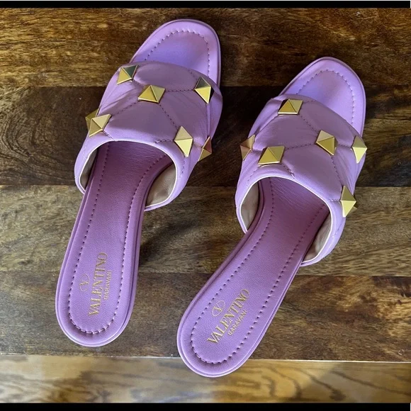 😊SOLD😊Valentino Garavani Roman Stud Quilted Napa Slide Sandals in 36 - Picture 8 of 15